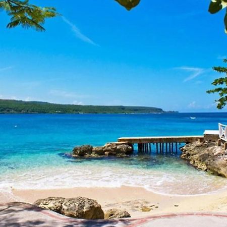 Sea Grapes Air-Conditioned 6-Bedroom Home With Cottage Discovery Bay Esterno foto